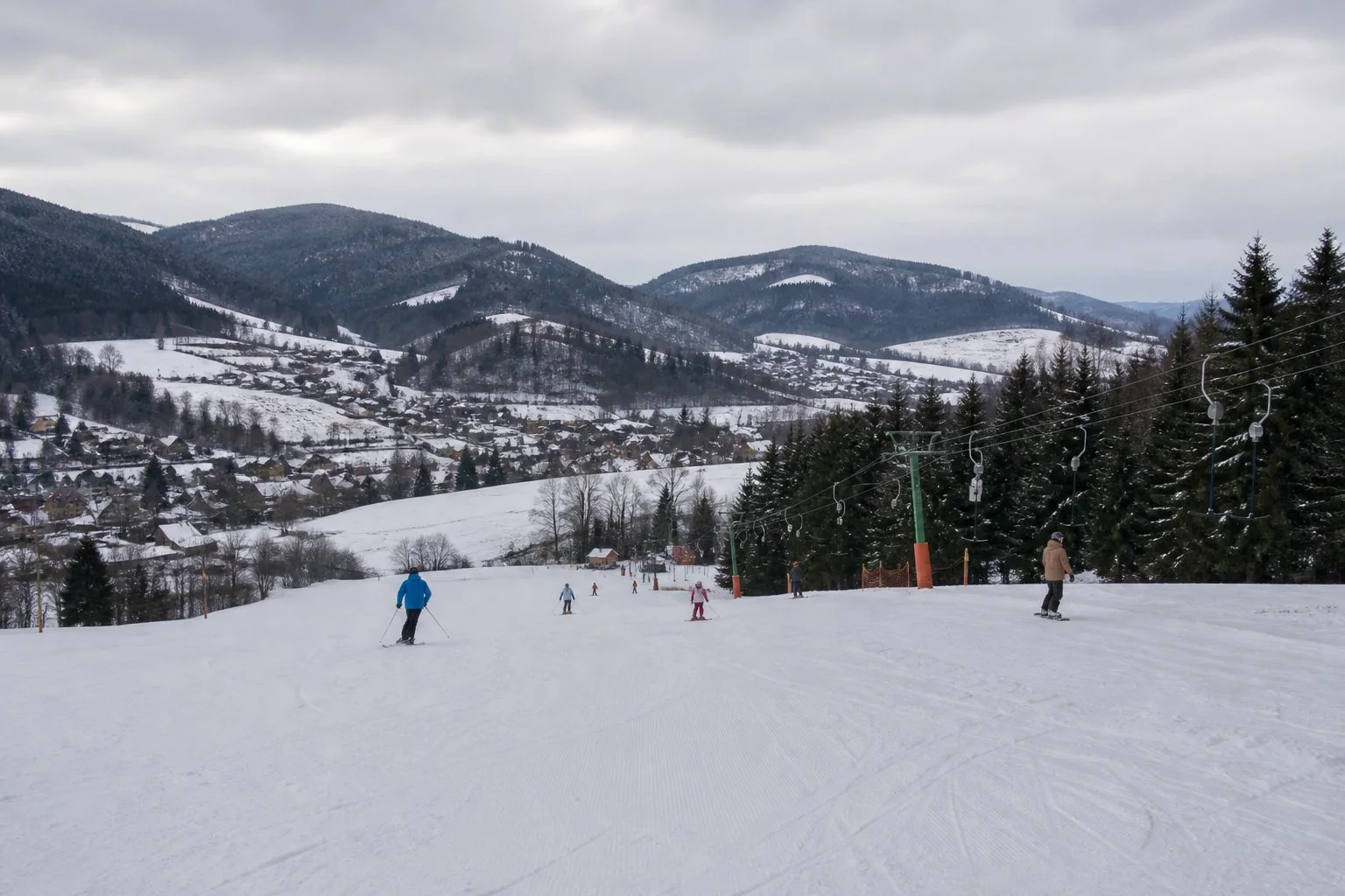 Ilustračná lokálna fotografia menšieho lyžiarskeho strediska pre stredisko Kitzbühel